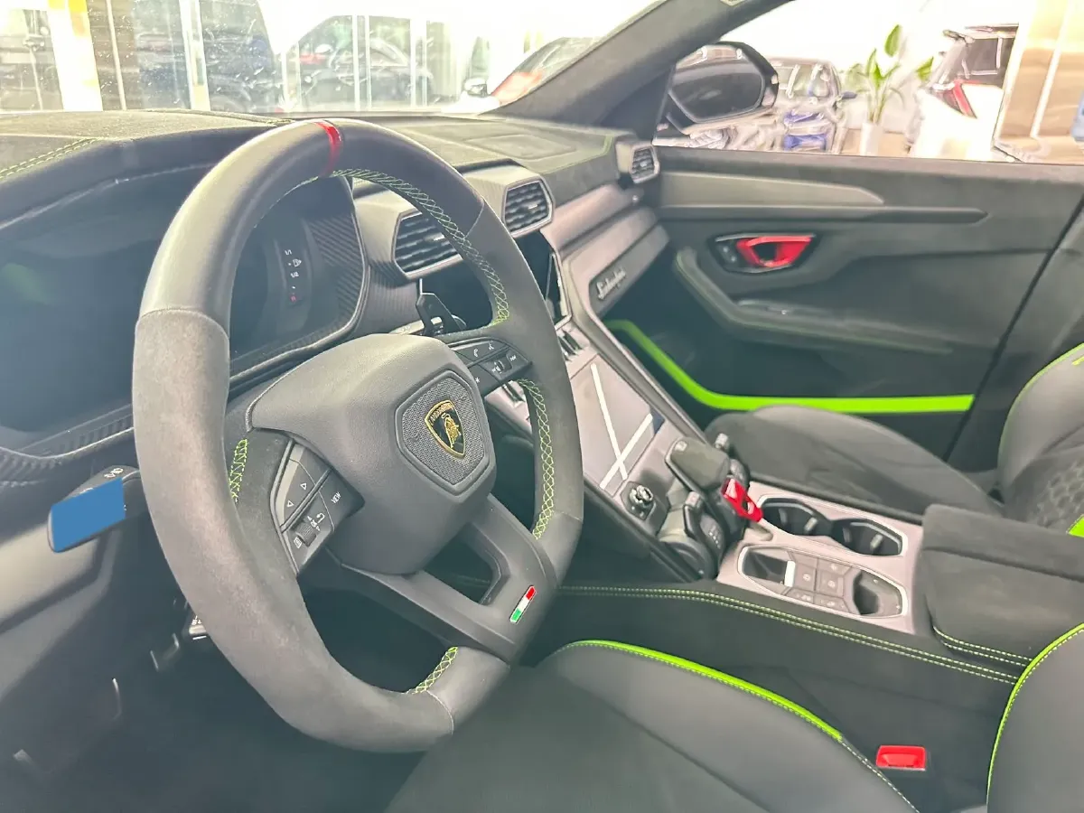 2022 Lamborghini Urus 4.0T 641HP V8 8AT,autocango,china used car exporter,china ev exporter,chinese used car exporter,chinese used ev exporter