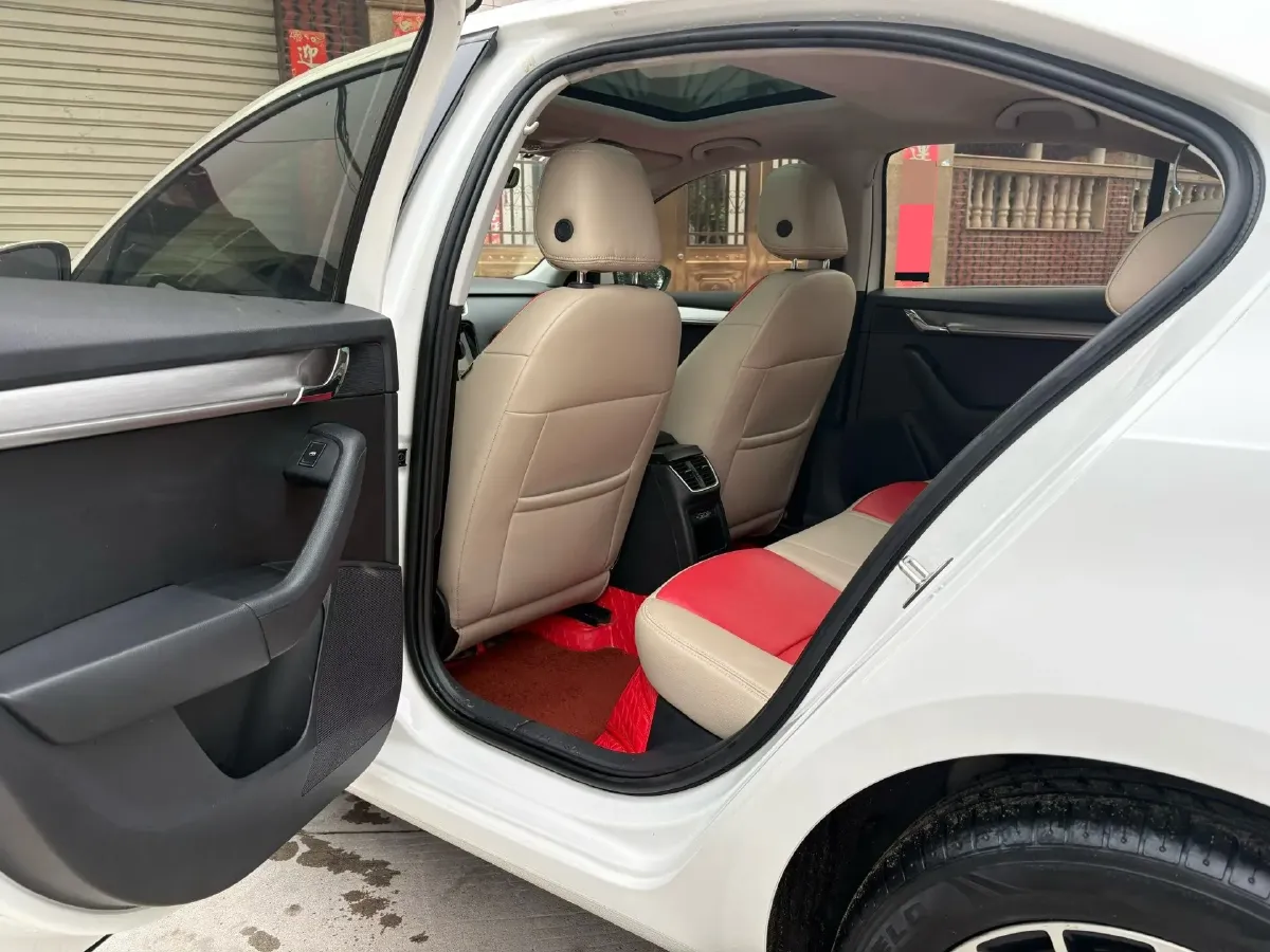 2018 Skoda Octavia 1.2T 116HP L4 7DCT,autocango,china used car exporter,china ev exporter,chinese used car exporter,chinese used ev exporter