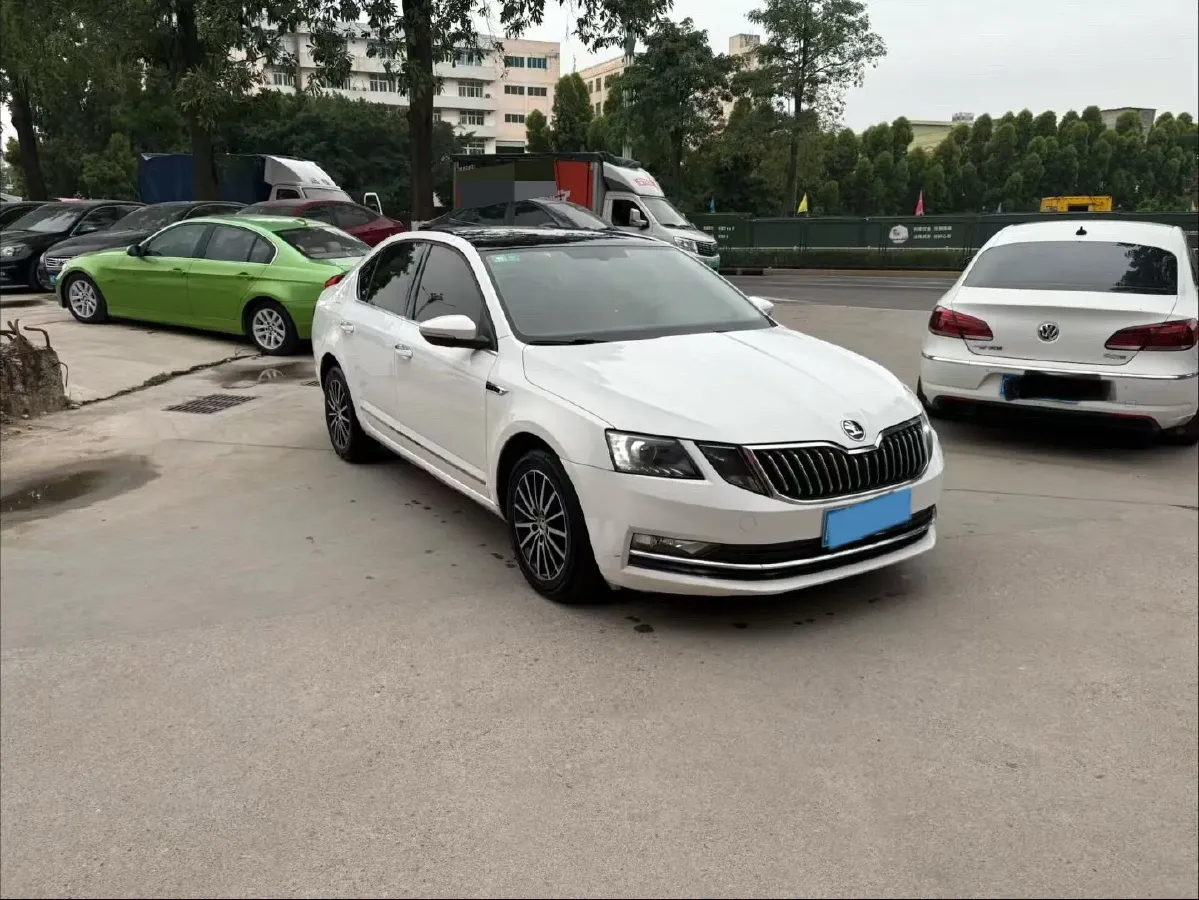 2018 Skoda Octavia 1.2T 116HP L4 7DCT,autocango,china used car exporter,china ev exporter,chinese used car exporter,chinese used ev exporter