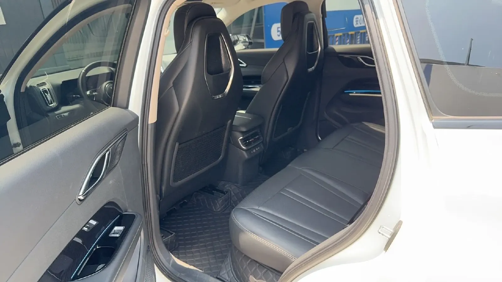 2024 HongQi HS3 1.5T 169HP L4 1DHT PHEV 18.4KWH,autocango,china used car exporter,china ev exporter,chinese used car exporter,chinese used ev exporter