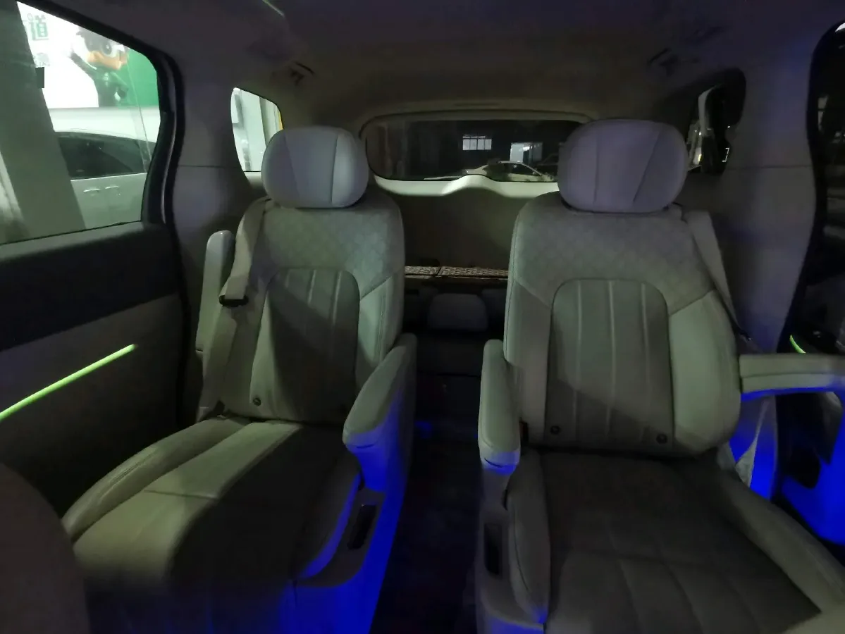 2024 Voyah Dream 1.5T 150HP L4 PHEV 43KWH,autocango,china used car exporter,china ev exporter,chinese used car exporter,chinese used ev exporter