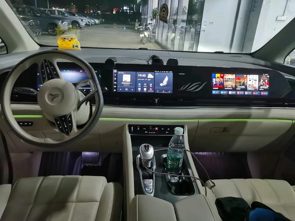 2024 Voyah Dream 1.5T 150HP L4 PHEV 43KWH,autocango,china used car exporter,china ev exporter,chinese used car exporter,chinese used ev exporter