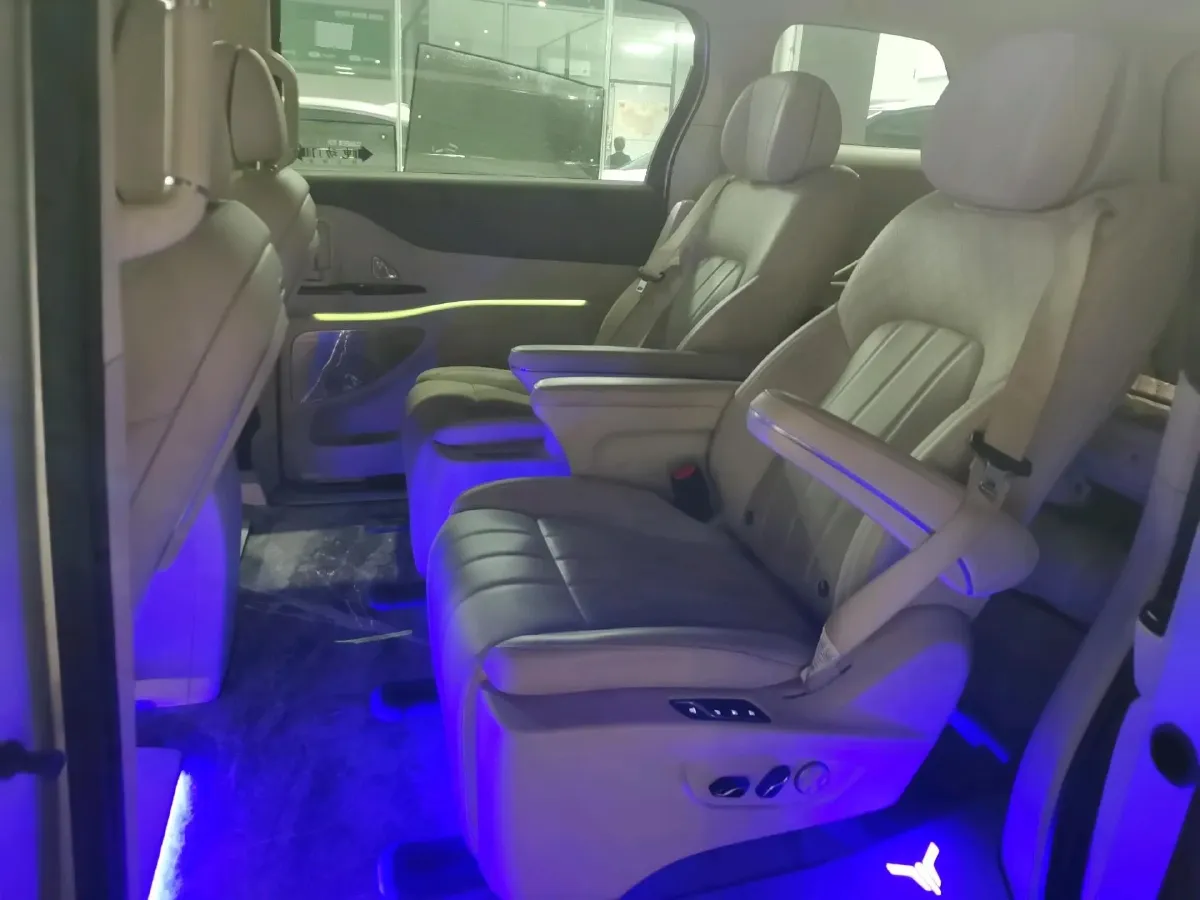 2024 Voyah Dream 1.5T 150HP L4 PHEV 43KWH,autocango,china used car exporter,china ev exporter,chinese used car exporter,chinese used ev exporter