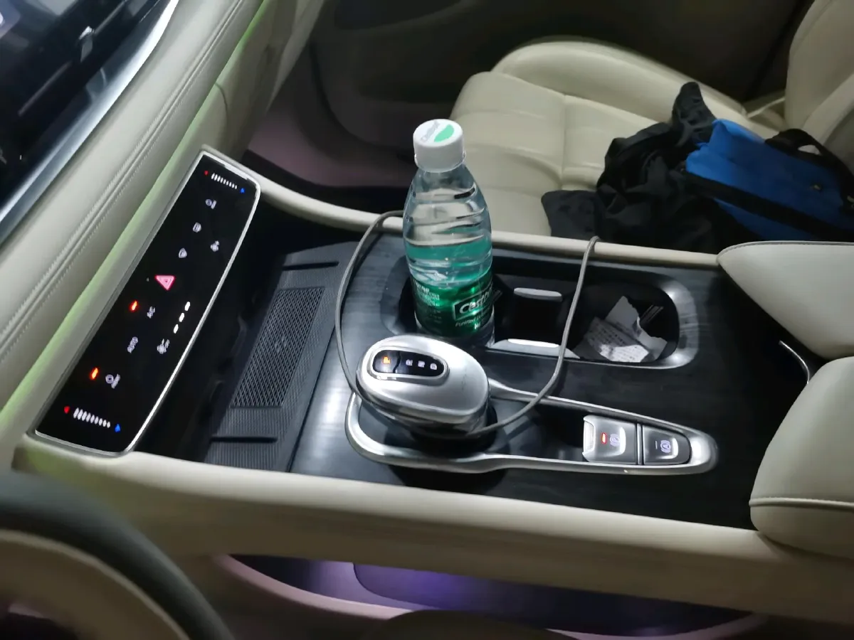2024 Voyah Dream 1.5T 150HP L4 PHEV 43KWH,autocango,china used car exporter,china ev exporter,chinese used car exporter,chinese used ev exporter