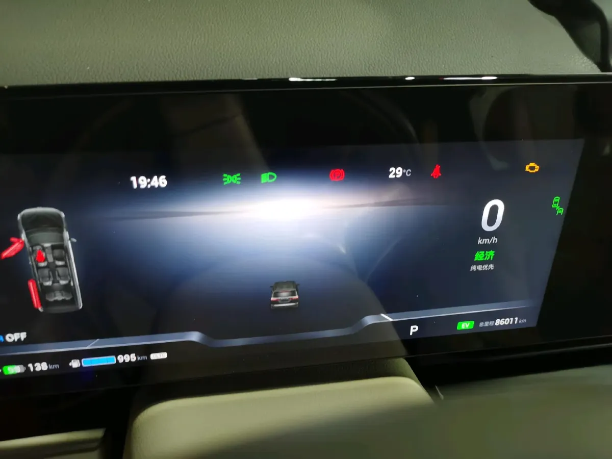 2024 Voyah Dream 1.5T 150HP L4 PHEV 43KWH,autocango,china used car exporter,china ev exporter,chinese used car exporter,chinese used ev exporter