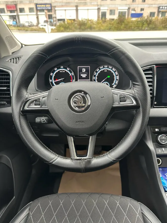 2021 Skoda Karoq 1.4T 150HP L4 7DCT,autocango,china used car exporter,china ev exporter,chinese used car exporter,chinese used ev exporter