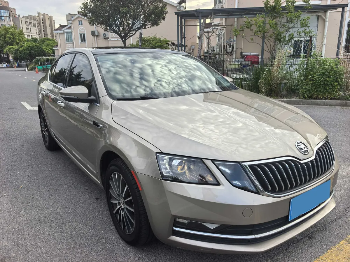 2018 Skoda Octavia 1.2T 116HP L4 7DCT,autocango,china used car exporter,china ev exporter,chinese used car exporter,chinese used ev exporter