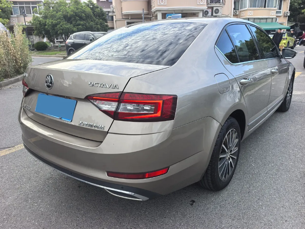 2018 Skoda Octavia 1.2T 116HP L4 7DCT,autocango,china used car exporter,china ev exporter,chinese used car exporter,chinese used ev exporter