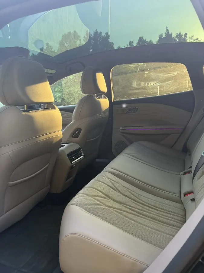 2025 Geely Galaxy Starshine 8 1.5T 163HP L4 3DHT PHEV 27.69KWH,autocango,china used car exporter,china ev exporter,chinese used car exporter,chinese used ev exporter