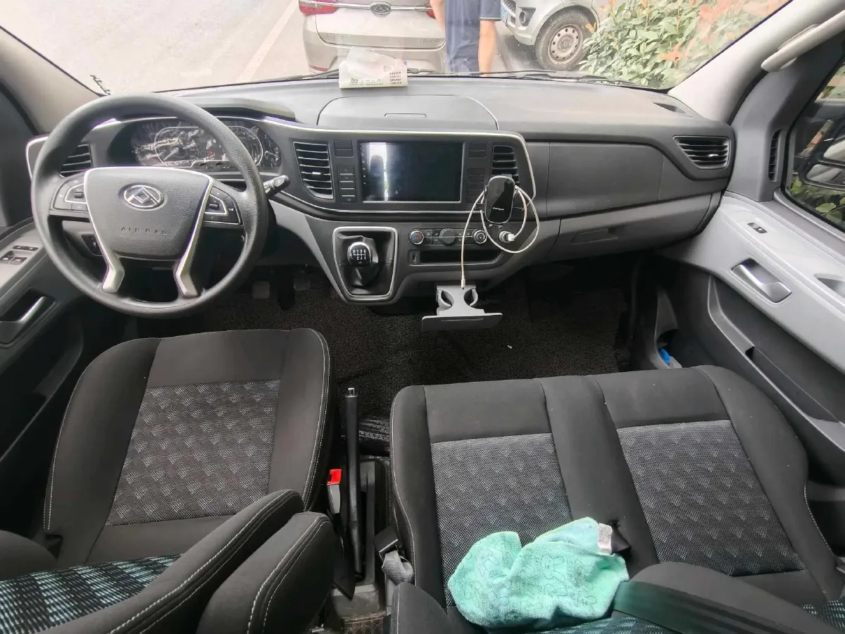 2019 MAXUS XinTu V80 2.0T 139HP L4 6MT,autocango,china used car exporter,china ev exporter,chinese used car exporter,chinese used ev exporter