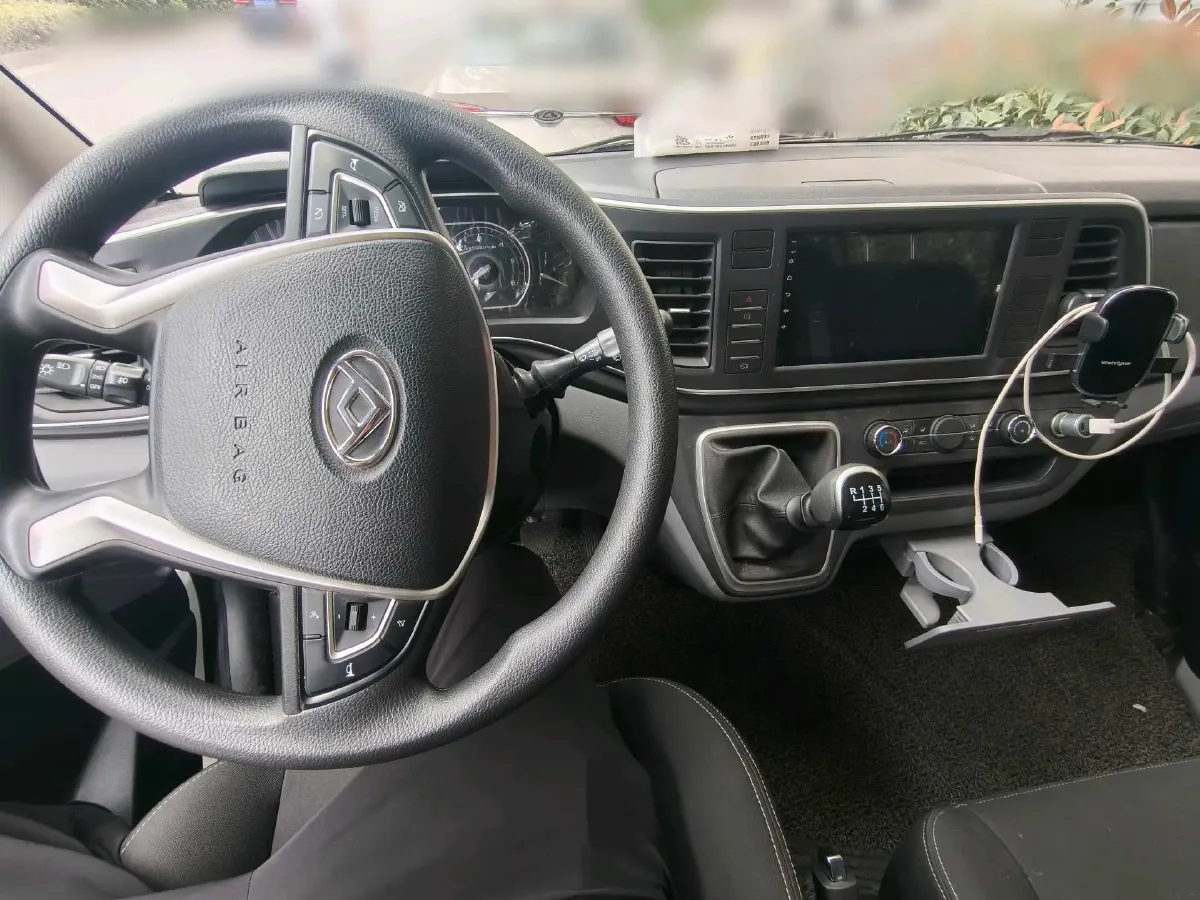 2019 MAXUS XinTu V80 2.0T 139HP L4 6MT,autocango,china used car exporter,china ev exporter,chinese used car exporter,chinese used ev exporter