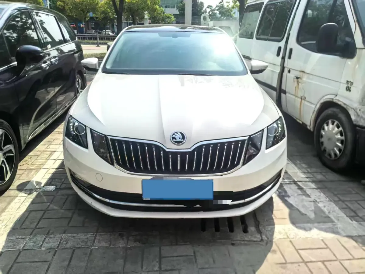 2020 Skoda Octavia 1.5L 113HP L4 6AT,autocango,china used car exporter,china ev exporter,chinese used car exporter,chinese used ev exporter