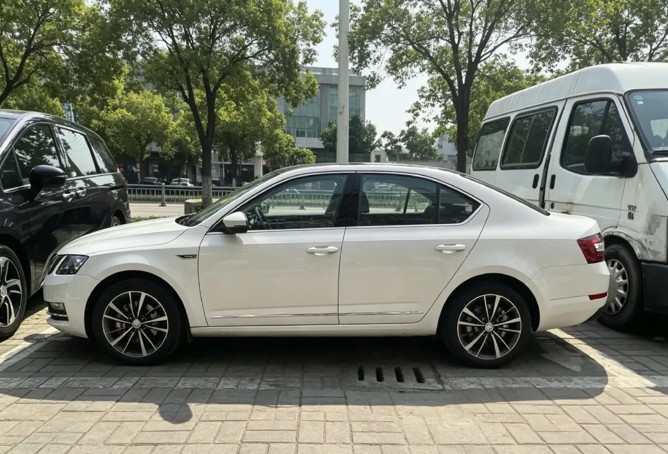 2020 Skoda Octavia 1.5L 113HP L4 6AT,autocango,china used car exporter,china ev exporter,chinese used car exporter,chinese used ev exporter