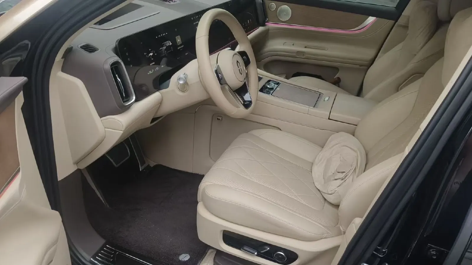 2024 AITO AITO M9 1.5T 152HP L4 REEV 42KWH,autocango,china used car exporter,china ev exporter,chinese used car exporter,chinese used ev exporter