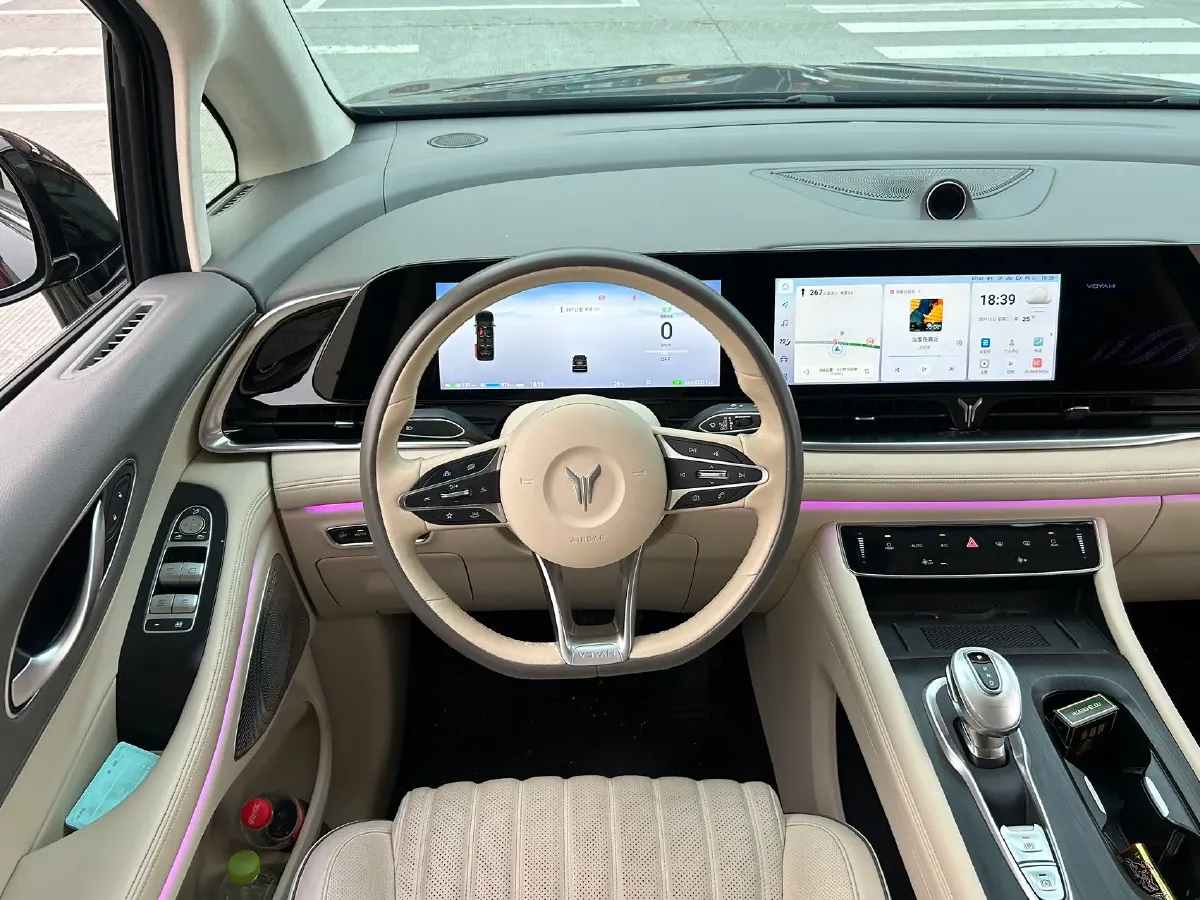 2024 Voyah Dream 1.5T 150HP L4 PHEV 43KWH,autocango,china used car exporter,china ev exporter,chinese used car exporter,chinese used ev exporter