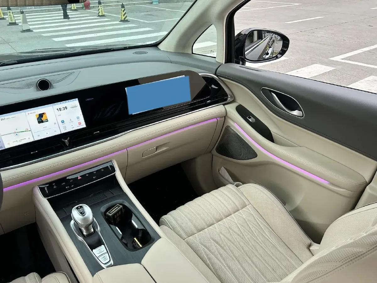 2024 Voyah Dream 1.5T 150HP L4 PHEV 43KWH,autocango,china used car exporter,china ev exporter,chinese used car exporter,chinese used ev exporter