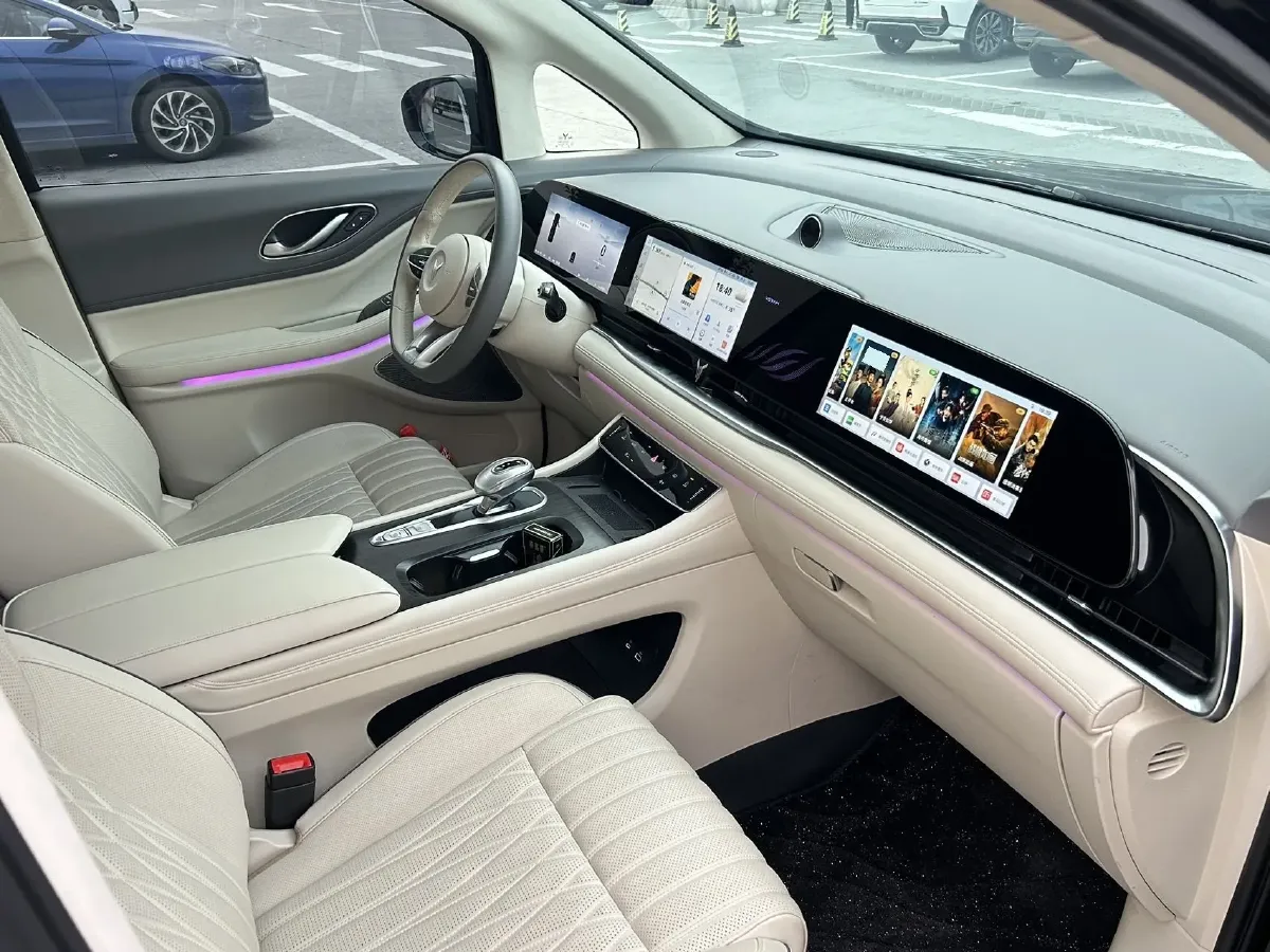 2024 Voyah Dream 1.5T 150HP L4 PHEV 43KWH,autocango,china used car exporter,china ev exporter,chinese used car exporter,chinese used ev exporter