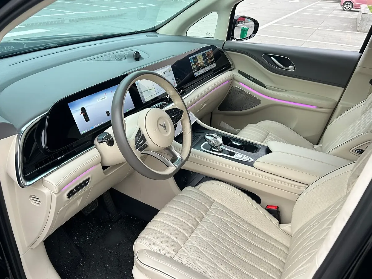 2024 Voyah Dream 1.5T 150HP L4 PHEV 43KWH,autocango,china used car exporter,china ev exporter,chinese used car exporter,chinese used ev exporter