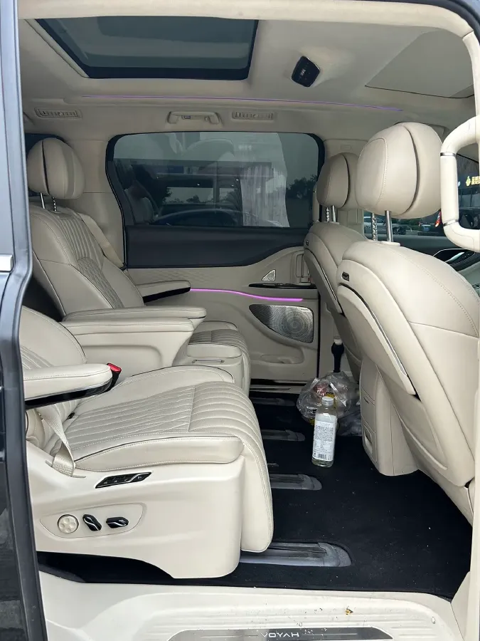 2024 Voyah Dream 1.5T 150HP L4 PHEV 43KWH,autocango,china used car exporter,china ev exporter,chinese used car exporter,chinese used ev exporter