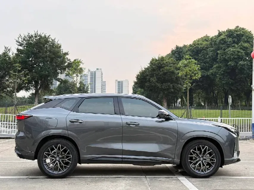 2025 ChangAn UNI-Z 1.5L 98HP L4 E-CVT PHEV,autocango,china used car exporter,china ev exporter,chinese used car exporter,chinese used ev exporter