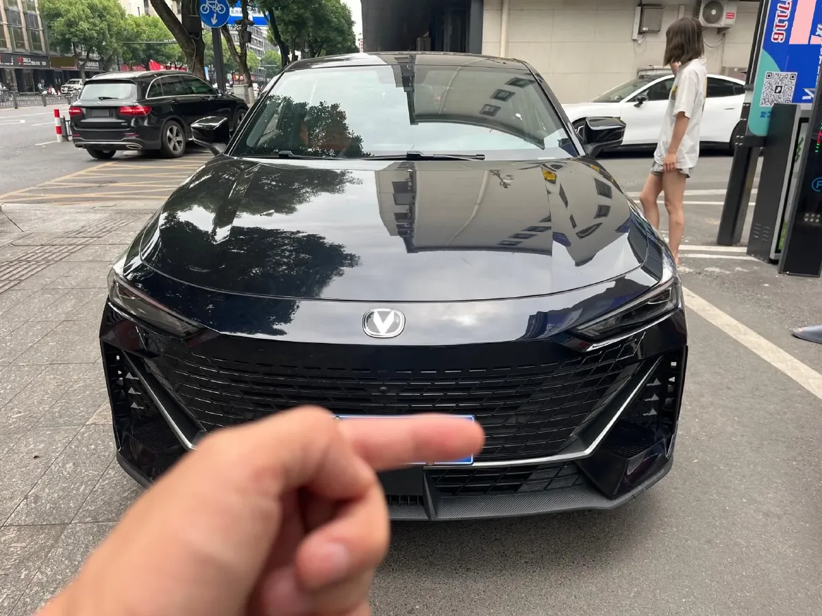 2022 ChangAn UNI-V 1.5T 188HP L4 7DCT,autocango,china used car exporter,china ev exporter,chinese used car exporter,chinese used ev exporter