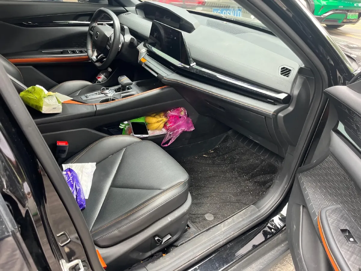 2022 ChangAn UNI-V 1.5T 188HP L4 7DCT,autocango,china used car exporter,china ev exporter,chinese used car exporter,chinese used ev exporter