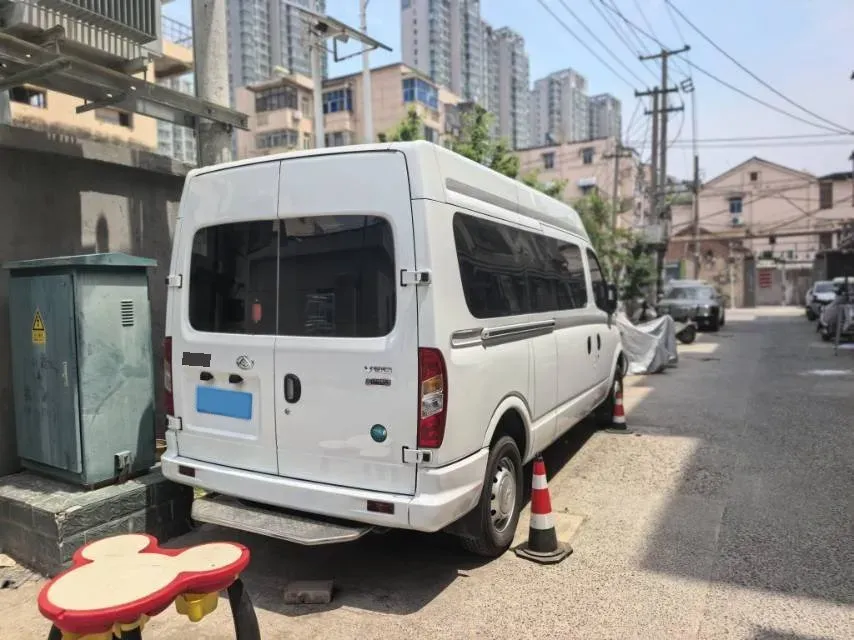 2021 MAXUS XinTu V80 2.0T 127HP L4 6MT,autocango,china used car exporter,china ev exporter,chinese used car exporter,chinese used ev exporter