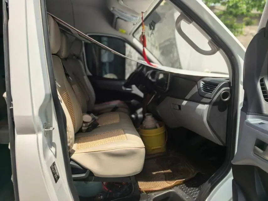 2021 MAXUS XinTu V80 2.0T 127HP L4 6MT,autocango,china used car exporter,china ev exporter,chinese used car exporter,chinese used ev exporter