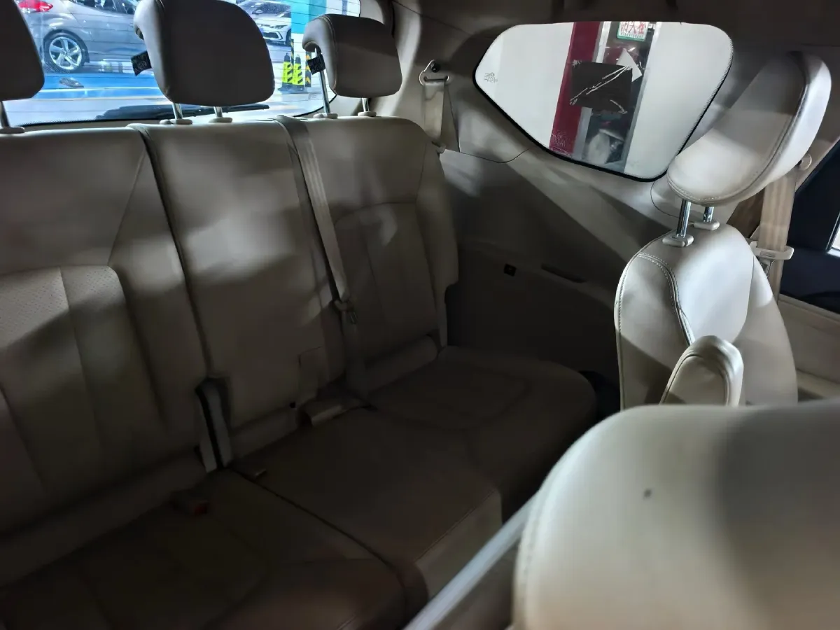 2016 BaoJun 730 1.5L 112HP L4 5MT,autocango,china used car exporter,china ev exporter,chinese used car exporter,chinese used ev exporter