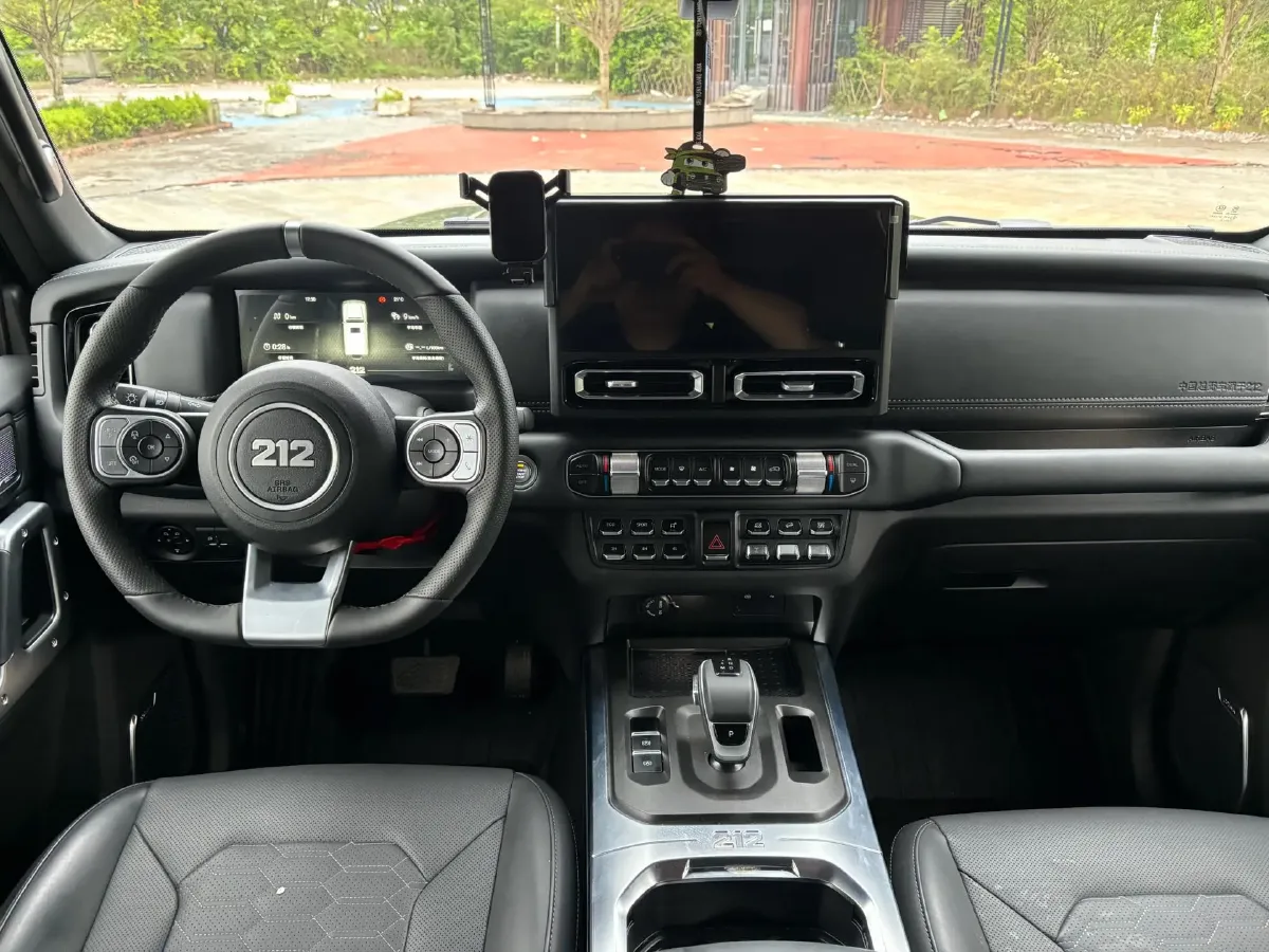 2025 212 212 T01 2.0T 252HP L4 8AT,autocango,china used car exporter,china ev exporter,chinese used car exporter,chinese used ev exporter