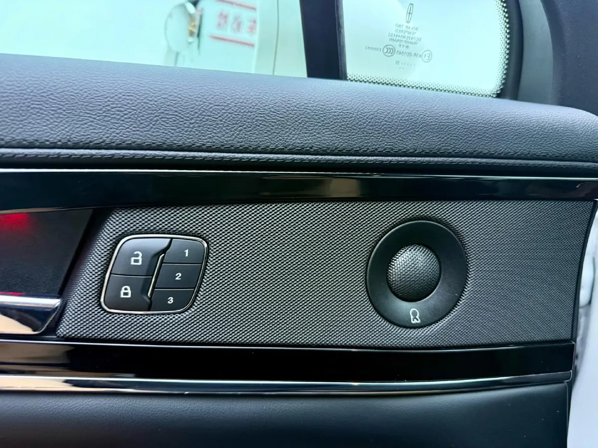 2021 Lincoln Nautilus 2.0T 245HP L4 8AT,autocango,china used car exporter,china ev exporter,chinese used car exporter,chinese used ev exporter