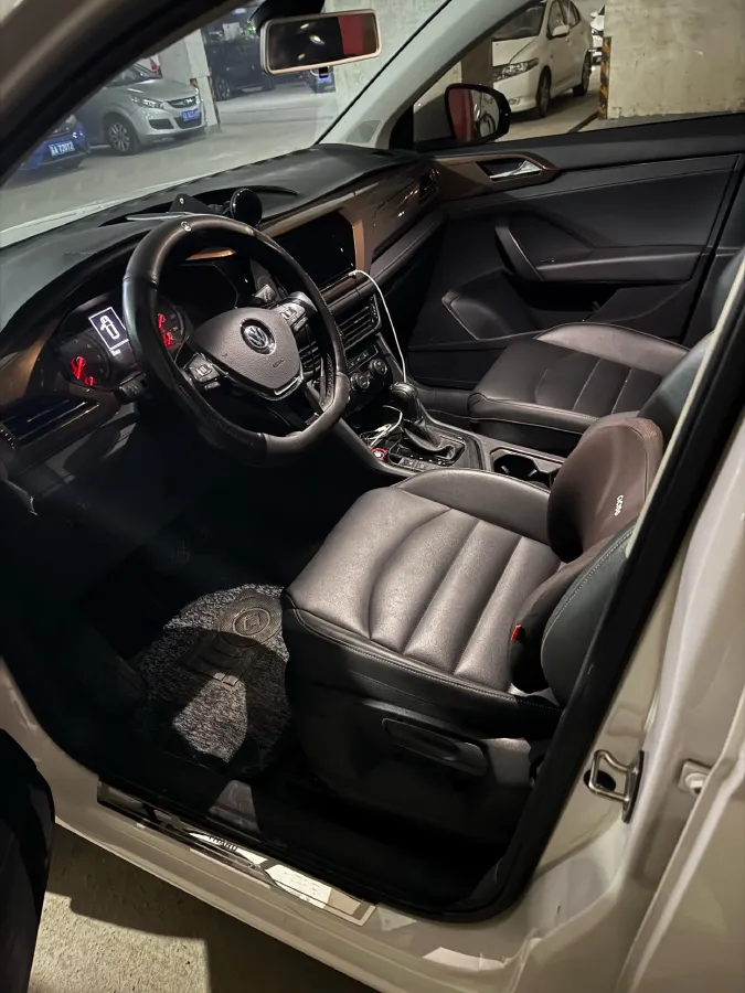 2019 MINI MINI 1.5T 102HP L3 7DCT,autocango,china used car exporter,china ev exporter,chinese used car exporter,chinese used ev exporter