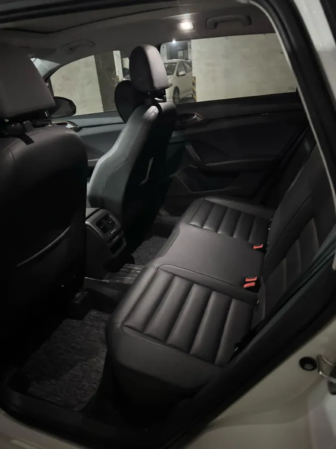 2019 MINI MINI 1.5T 102HP L3 7DCT,autocango,china used car exporter,china ev exporter,chinese used car exporter,chinese used ev exporter
