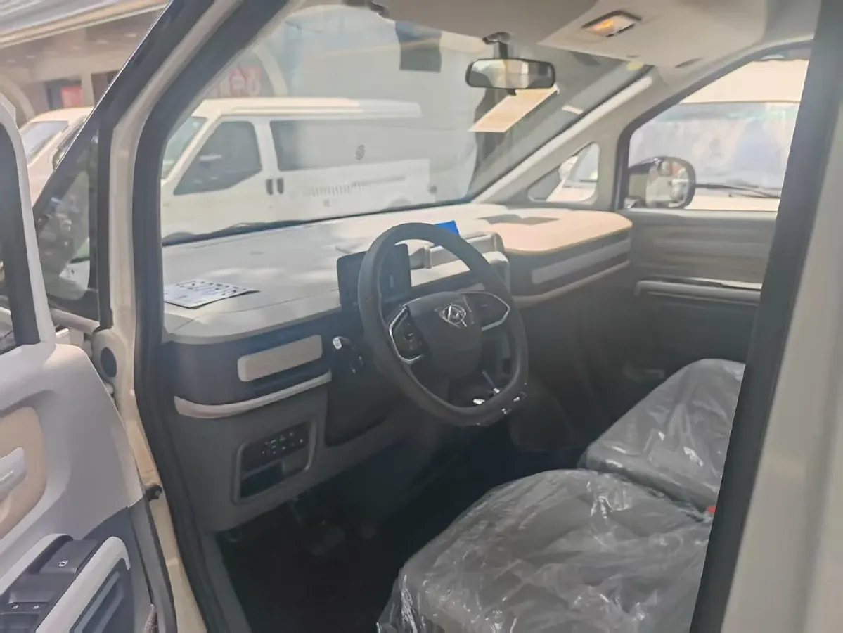 2025 MAXUS XinTu V70 2.0T 150HP L4 9AT,autocango,china used car exporter,china ev exporter,chinese used car exporter,chinese used ev exporter
