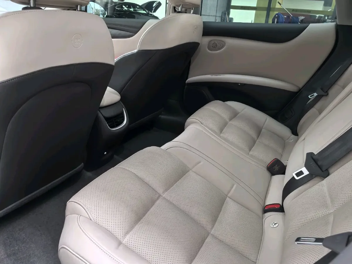 2024 IM L6 BEV 75KWH,autocango,china used car exporter,china ev exporter,chinese used car exporter,chinese used ev exporter