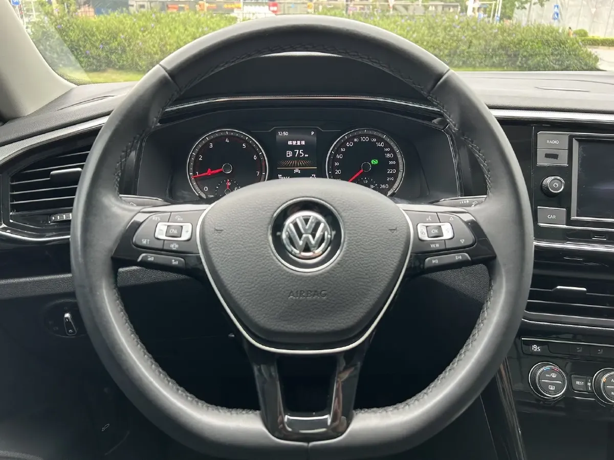 2019 Jeep Cherokee 2.0T 234HP L4 9AT,autocango,china used car exporter,china ev exporter,chinese used car exporter,chinese used ev exporter