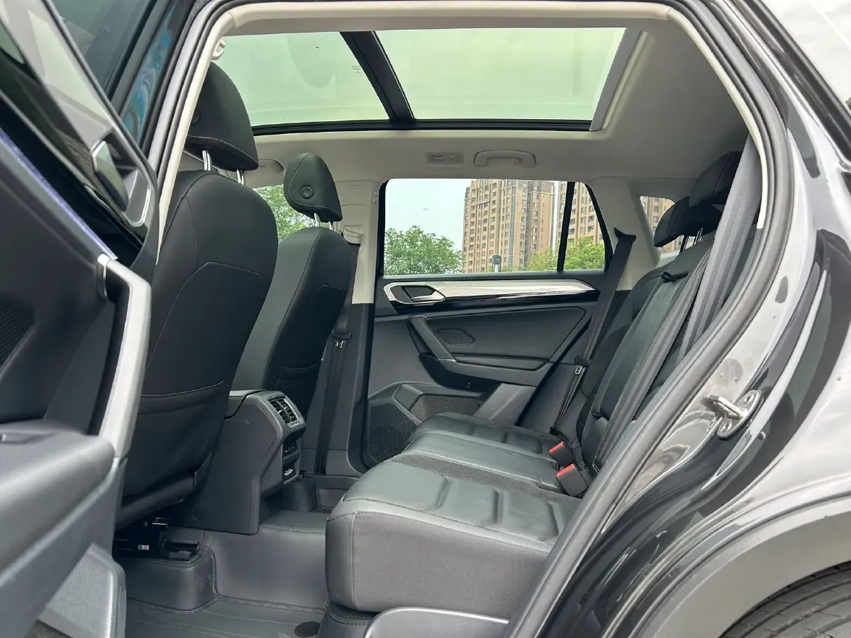 2019 Jeep Cherokee 2.0T 234HP L4 9AT,autocango,china used car exporter,china ev exporter,chinese used car exporter,chinese used ev exporter