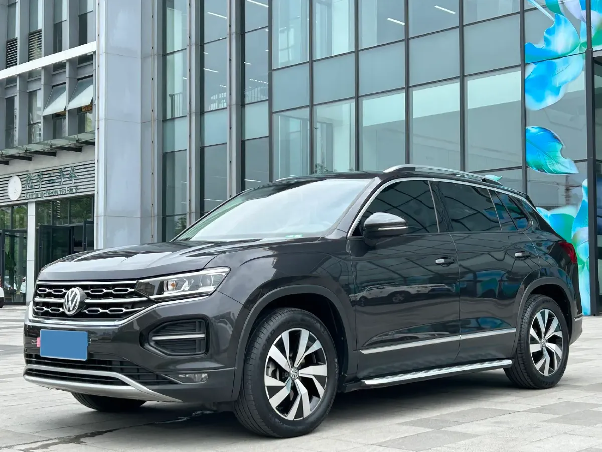 2019 Jeep Cherokee 2.0T 234HP L4 9AT,autocango,china used car exporter,china ev exporter,chinese used car exporter,chinese used ev exporter