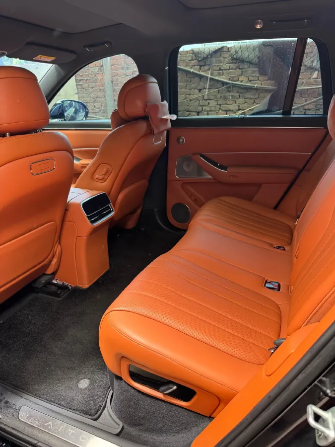 2025 AITO AITO M8 REEV 160HP REEV 53.4KWH,autocango,china used car exporter,china ev exporter,chinese used car exporter,chinese used ev exporter