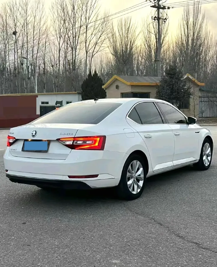 2021 Skoda Superb 1.4T 150HP L4 7DCT,autocango,china used car exporter,china ev exporter,chinese used car exporter,chinese used ev exporter