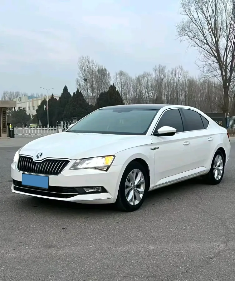 2021 Skoda Superb 1.4T 150HP L4 7DCT,autocango,china used car exporter,china ev exporter,chinese used car exporter,chinese used ev exporter