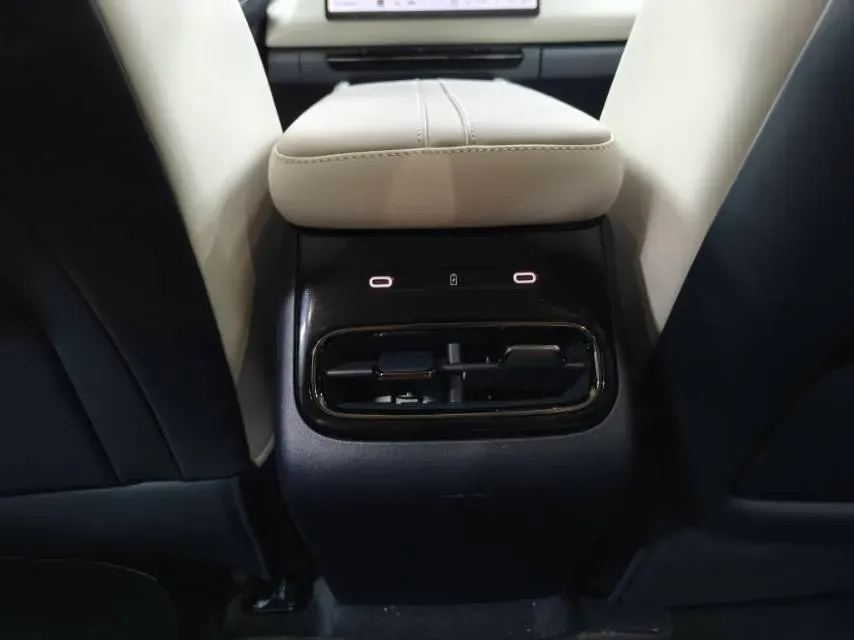 2026 LYNK&CO 08 EM-P 1.5T 163HP L4 3DHT PHEV,autocango,china used car exporter,china ev exporter,chinese used car exporter,chinese used ev exporter