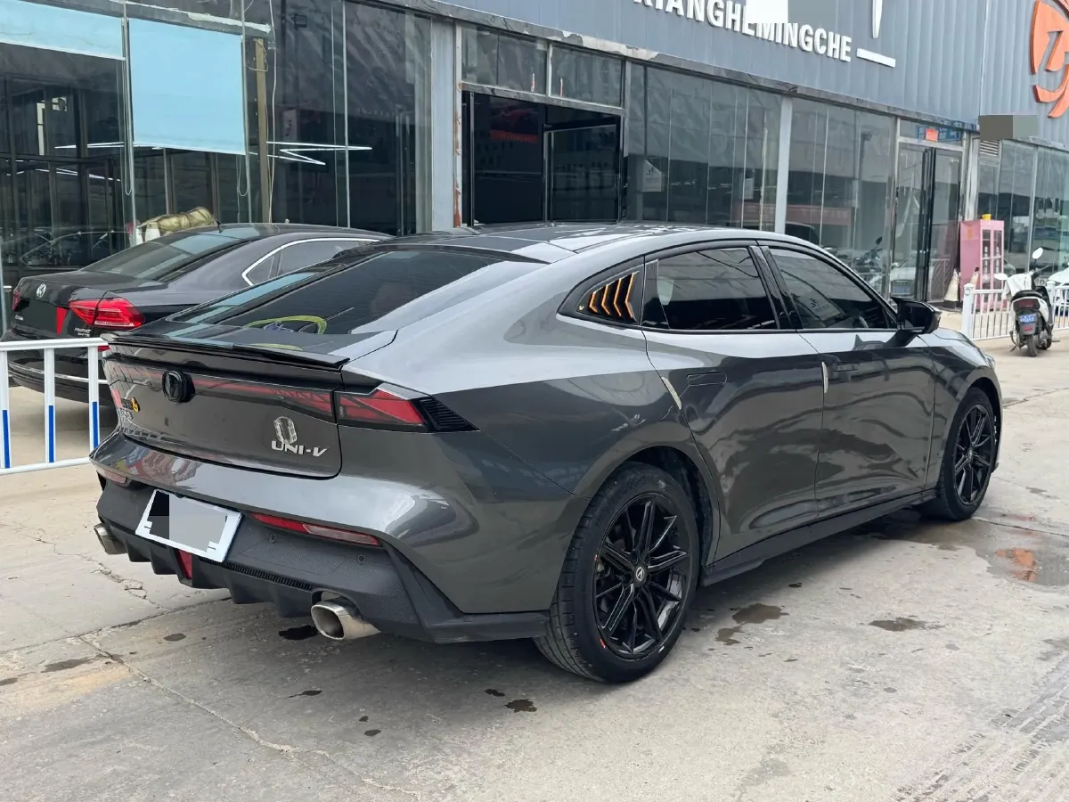 2022 ChangAn UNI-V 1.5T 188HP L4 7DCT,autocango,china used car exporter,china ev exporter,chinese used car exporter,chinese used ev exporter