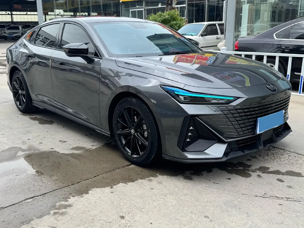 2022 ChangAn UNI-V 1.5T 188HP L4 7DCT,autocango,china used car exporter,china ev exporter,chinese used car exporter,chinese used ev exporter