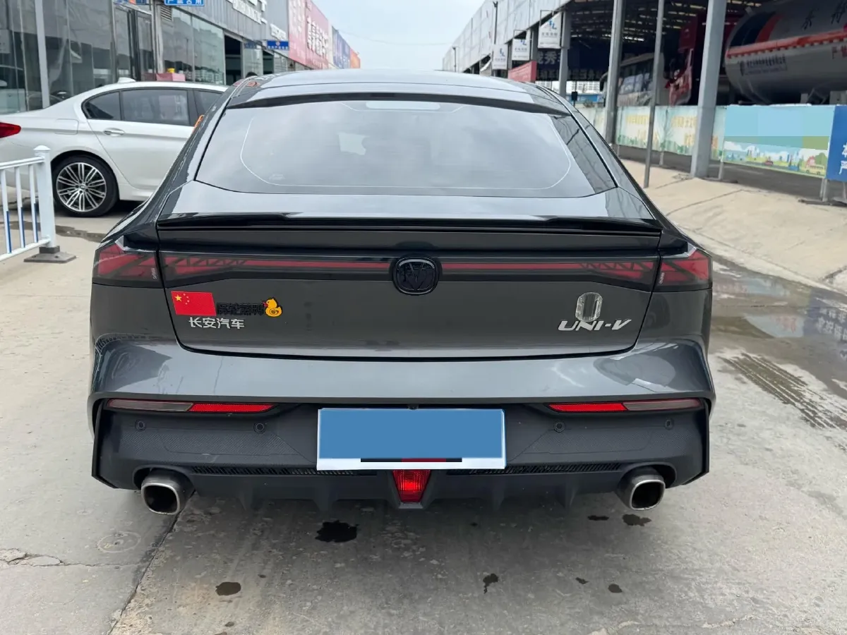 2022 ChangAn UNI-V 1.5T 188HP L4 7DCT,autocango,china used car exporter,china ev exporter,chinese used car exporter,chinese used ev exporter