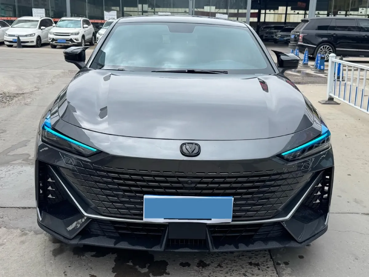 2022 ChangAn UNI-V 1.5T 188HP L4 7DCT,autocango,china used car exporter,china ev exporter,chinese used car exporter,chinese used ev exporter