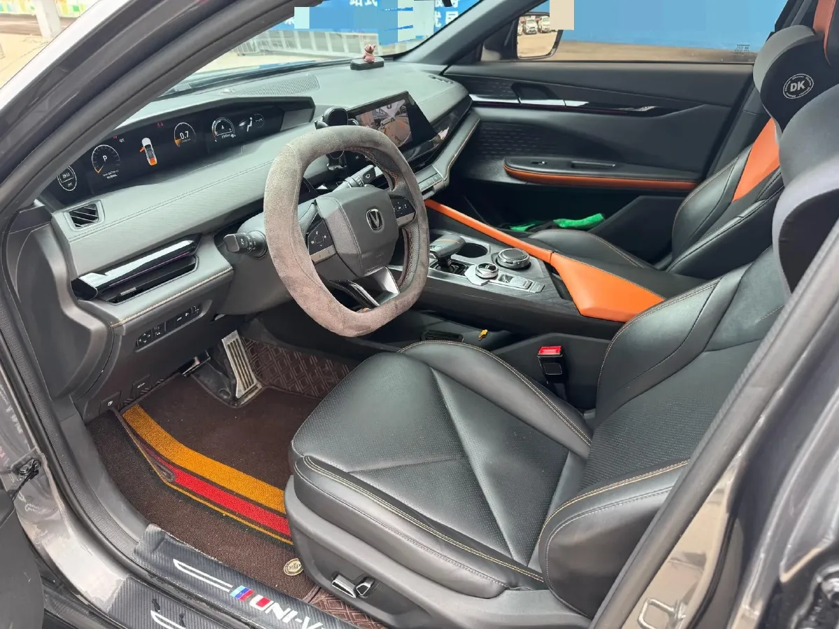 2022 ChangAn UNI-V 1.5T 188HP L4 7DCT,autocango,china used car exporter,china ev exporter,chinese used car exporter,chinese used ev exporter