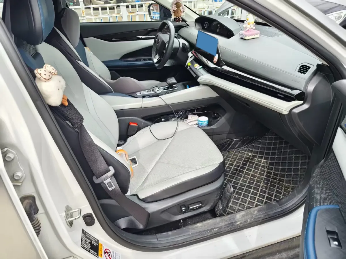 2023 ChangAn UNI-V iDD 1.5T 170HP L4 6TCT PHEV 18.4KWH,autocango,china used car exporter,china ev exporter,chinese used car exporter,chinese used ev exporter