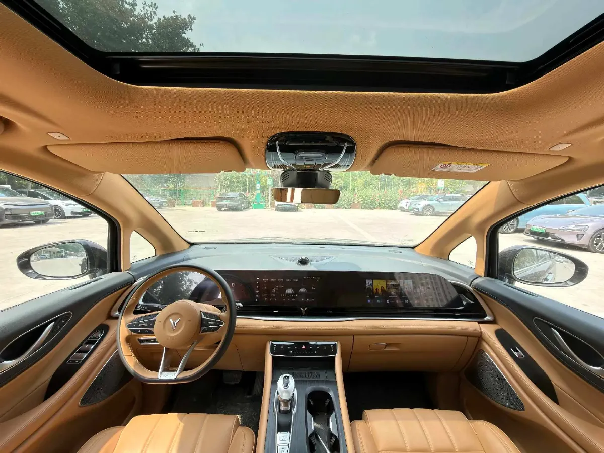 2024 Voyah Dream 1.5T 150HP L4 PHEV 43KWH,autocango,china used car exporter,china ev exporter,chinese used car exporter,chinese used ev exporter