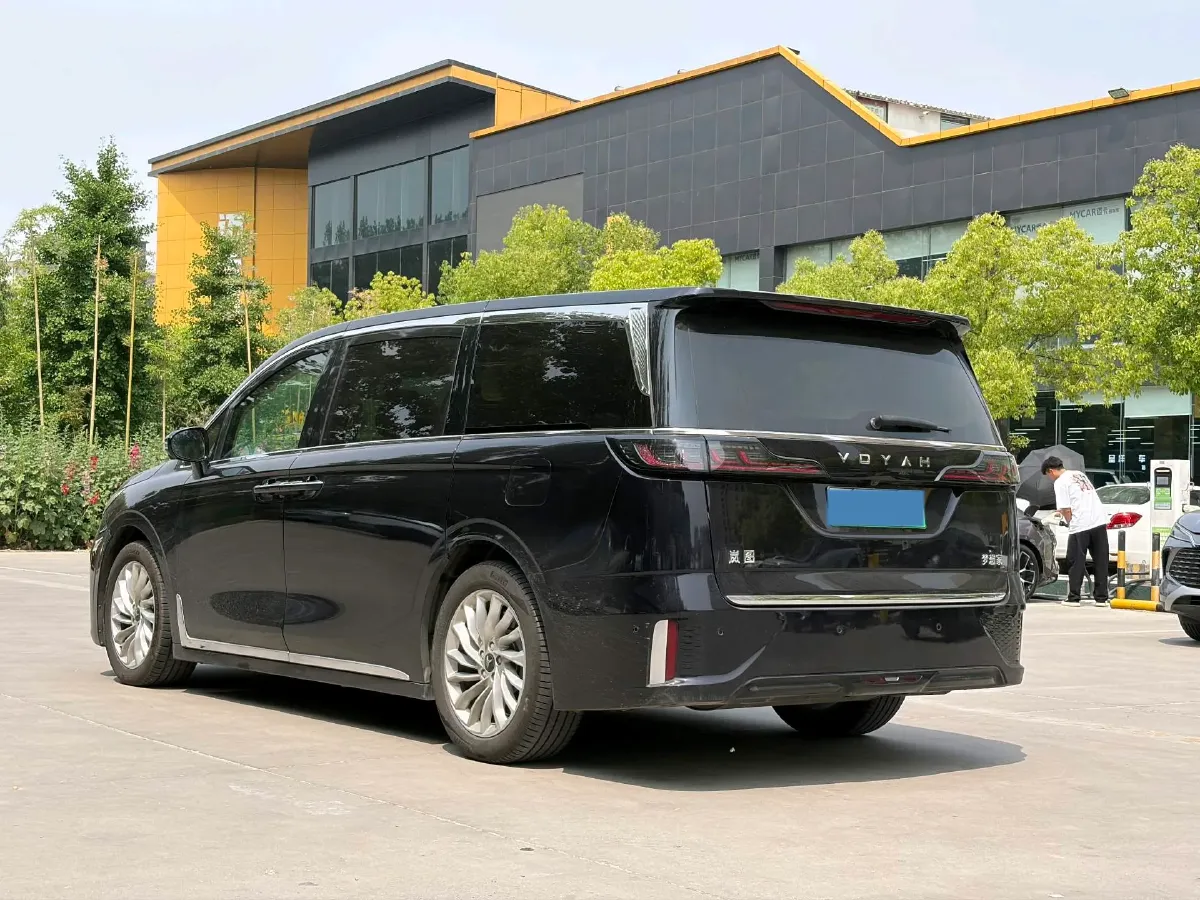2024 Voyah Dream 1.5T 150HP L4 PHEV 43KWH,autocango,china used car exporter,china ev exporter,chinese used car exporter,chinese used ev exporter
